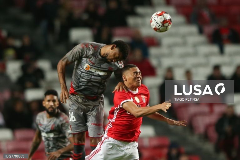O Benfica venceu o Sporting de Braga por 2-1 e apurou-se para os quartos de final da Taça de Portugal em futebol, num encontro em que esteve a perder, disputado no estádio da Luz, em Lisboa.