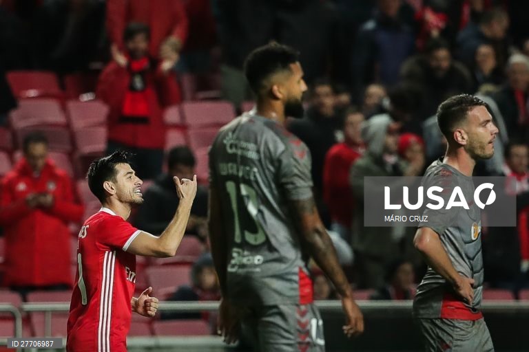 O Benfica venceu o Sporting de Braga por 2-1 e apurou-se para os quartos de final da Taça de Portugal em futebol, num encontro em que esteve a perder, disputado no estádio da Luz, em Lisboa.