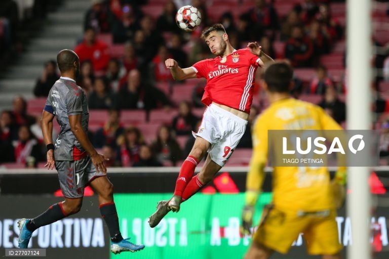 O Benfica venceu o Sporting de Braga por 2-1 e apurou-se para os quartos de final da Taça de Portugal em futebol, num encontro em que esteve a perder, disputado no estádio da Luz, em Lisboa.