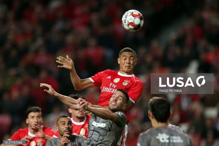 O Benfica venceu o Sporting de Braga por 2-1 e apurou-se para os quartos de final da Taça de Portugal em futebol, num encontro em que esteve a perder, disputado no estádio da Luz, em Lisboa.