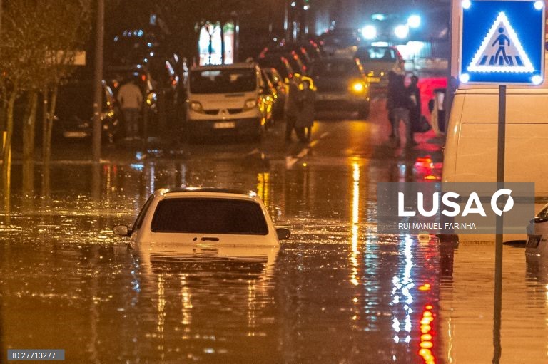 Inundações na zona da Maia, junto ao Complexo Comercial Maia Jardim, consequência do mau tempo provocado pela Depressão Elsa, Maia, 19 de Dezembro de 2019. RUI MANUEL FARINHA/LUSA