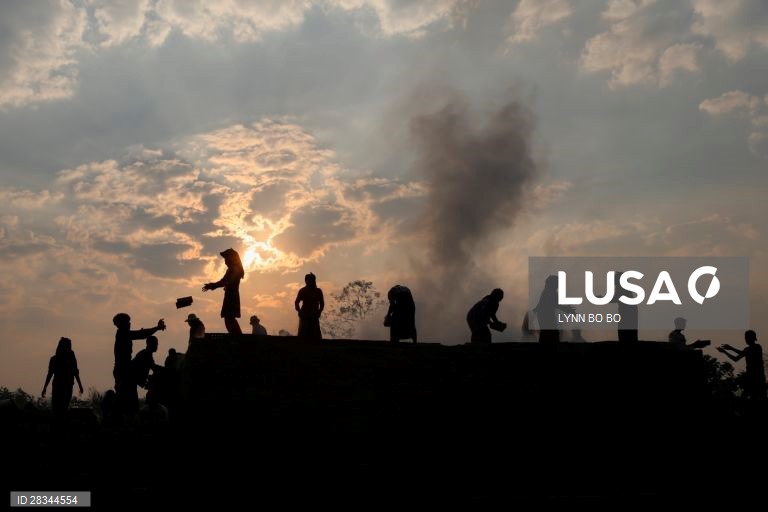 Fábrica de tijolos em Myanmar.