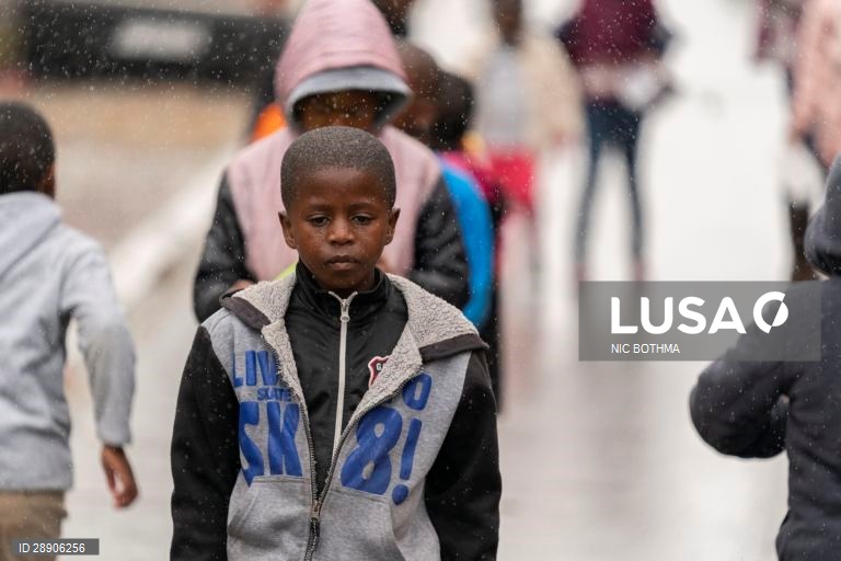 África do Sul: Entrega de ajuda alimentar a crianças na Cidade do Cabo