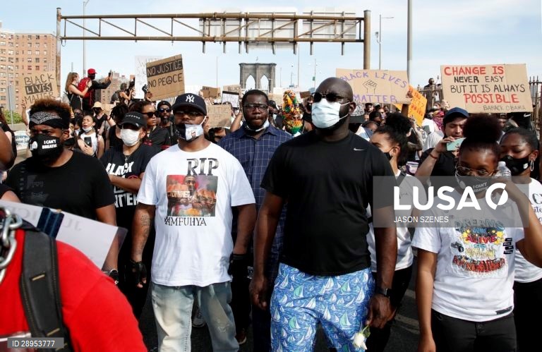Protesto em Nova Iorque na sequência da morte de George Floyd