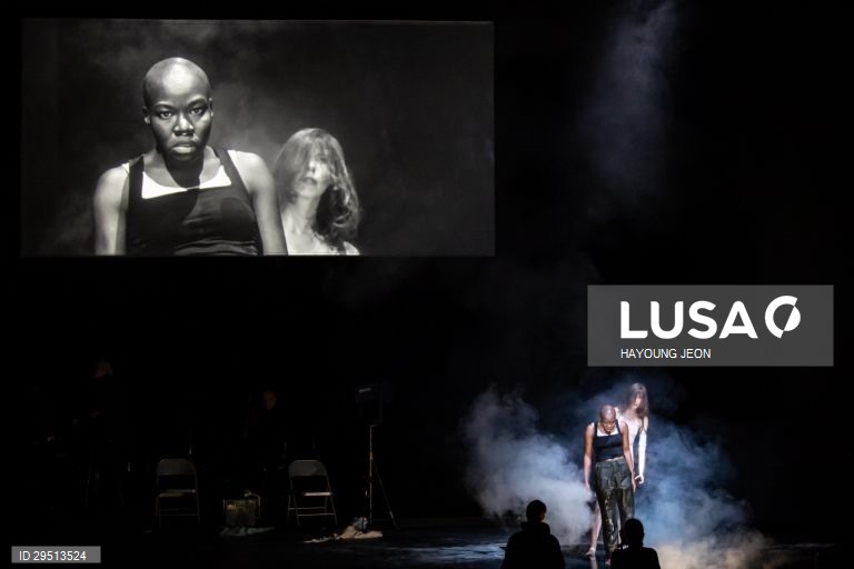 Teatro: Estreia da peça "Baby Doll - Histórias de Vida Reais de Mulheres Refugiadas" em Berlim