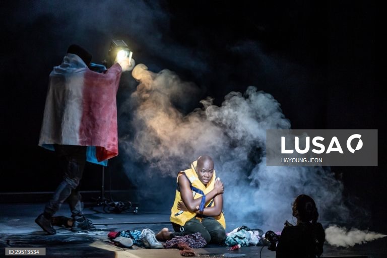 Teatro: Estreia da peça "Baby Doll - Histórias de Vida Reais de Mulheres Refugiadas" em Berlim