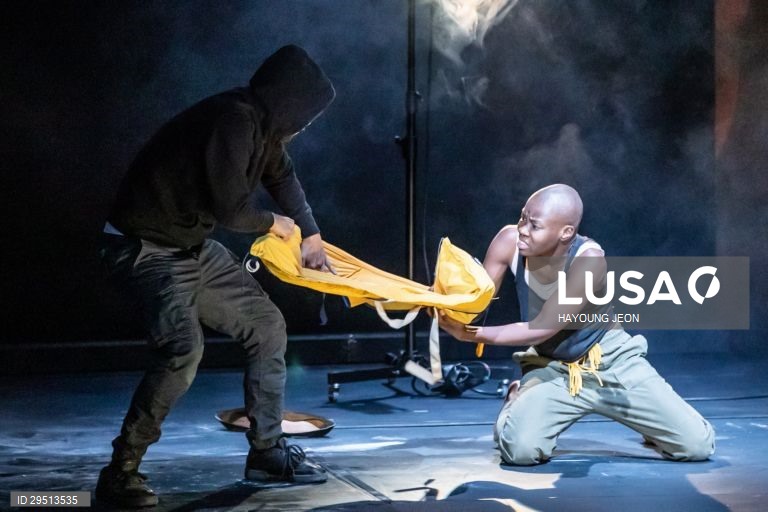 Teatro: Estreia da peça "Baby Doll - Histórias de Vida Reais de Mulheres Refugiadas" em Berlim