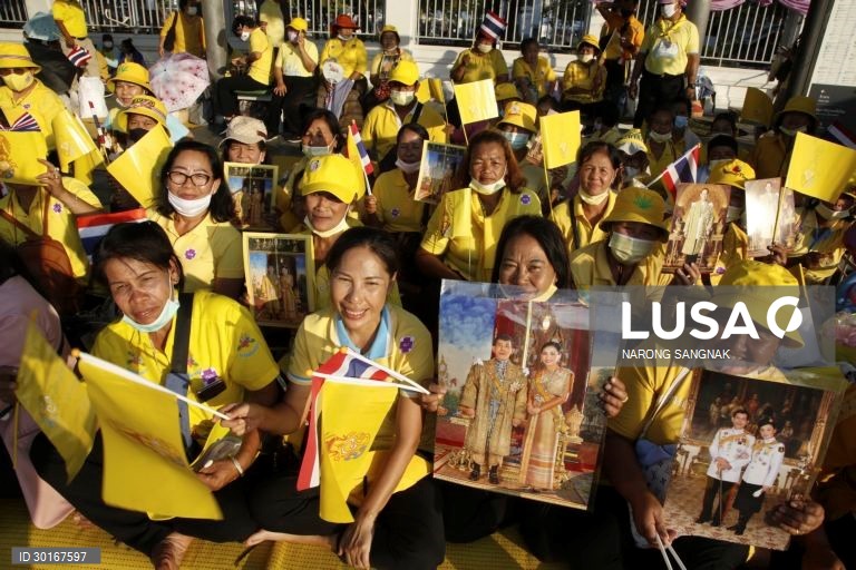 Cerimónia das velas em memória do falecido rei tailandês Bhumibol Adulyadej