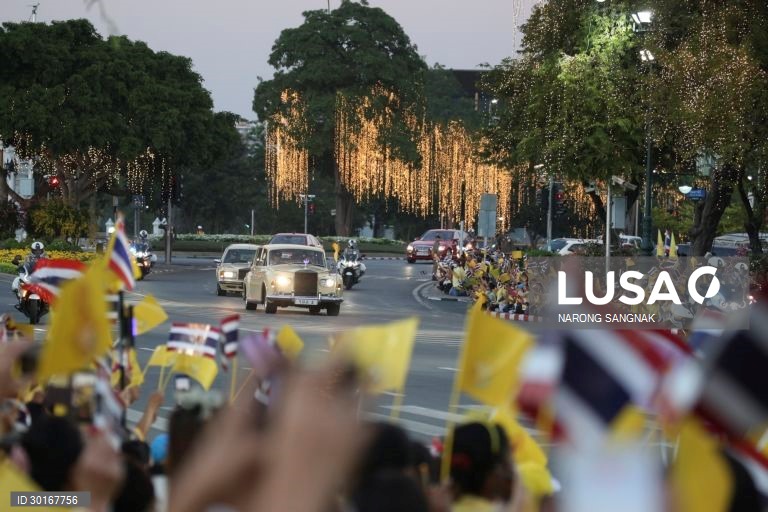 Cerimónia das velas em memória do falecido rei tailandês Bhumibol Adulyadej