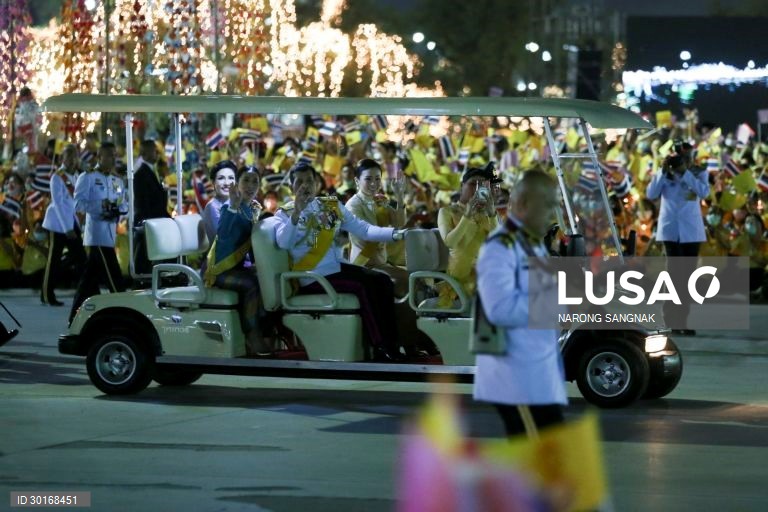 Cerimónia das velas em memória do falecido rei tailandês Bhumibol Adulyadej