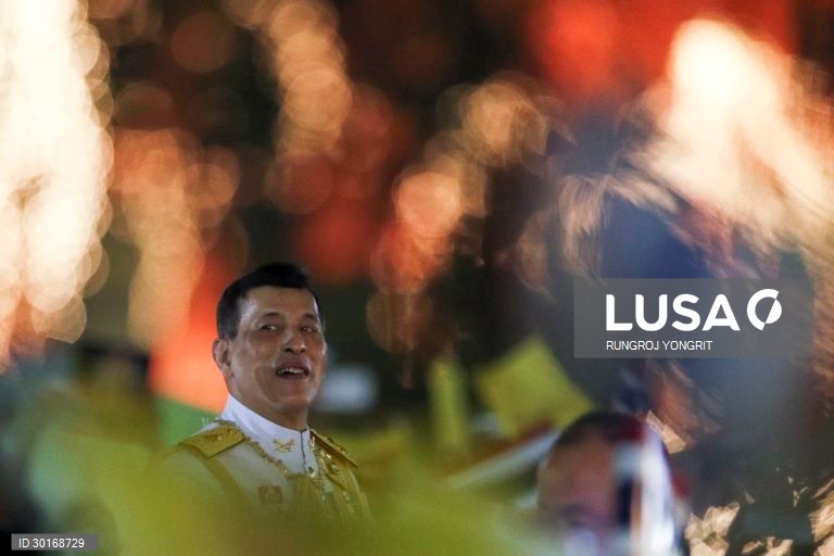 Cerimónia das velas em memória do falecido rei tailandês Bhumibol Adulyadej