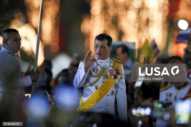 Cerimónia das velas em memória do falecido rei tailandês Bhumibol Adulyadej