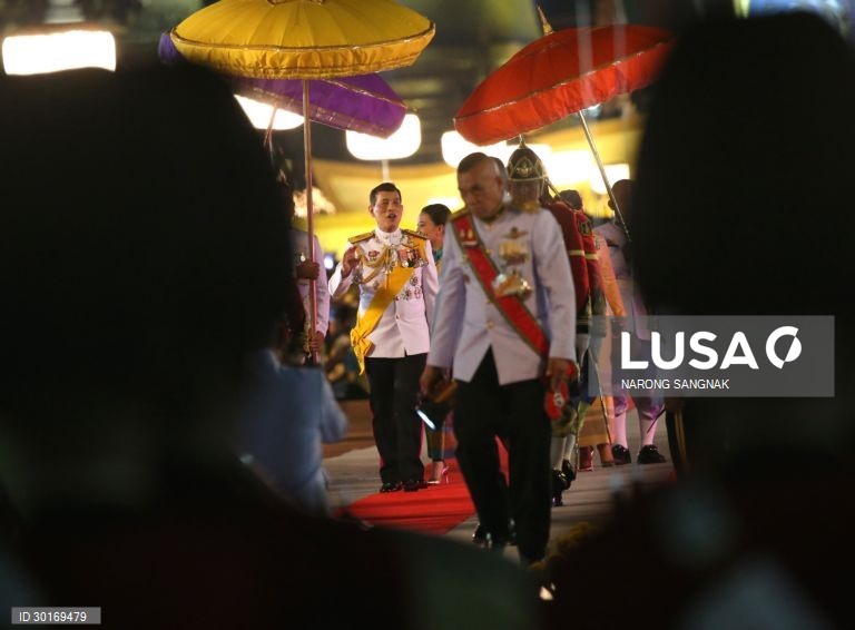 Cerimónia das velas em memória do falecido rei tailandês Bhumibol Adulyadej
