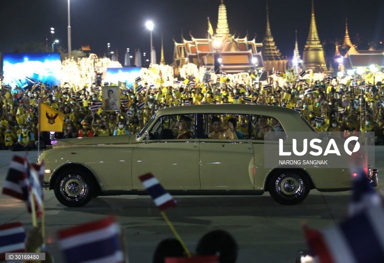Cerimónia das velas em memória do falecido rei tailandês Bhumibol Adulyadej