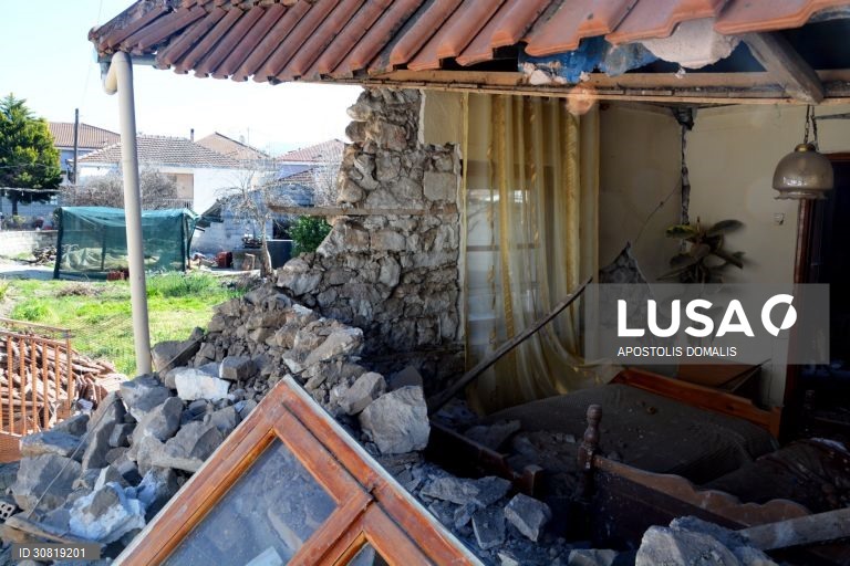 Rescaldo do terramoto no centro da Grécia