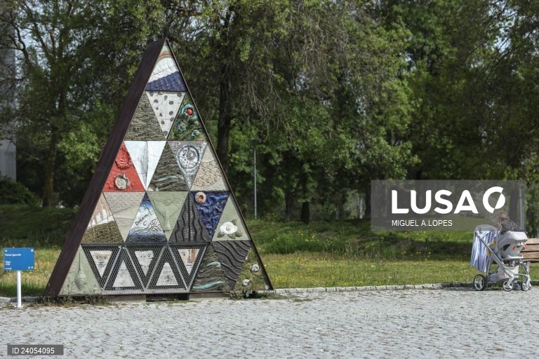 Painel Japonês de Toban no Parque das Nações, em Lisboa, 19 de abril de 2018. A Expo '98 realizada há 20 anos na zona oriental da cidade de Lisboa renovou a componente habitacional e urbanística da zona. O Parque das Nações é agora uma freguesia do concelho de Lisboa e uma área muito procurada pelo seu espaço de lazer, empresarial e cultural. MIGUEL A. LOPES/LUSA