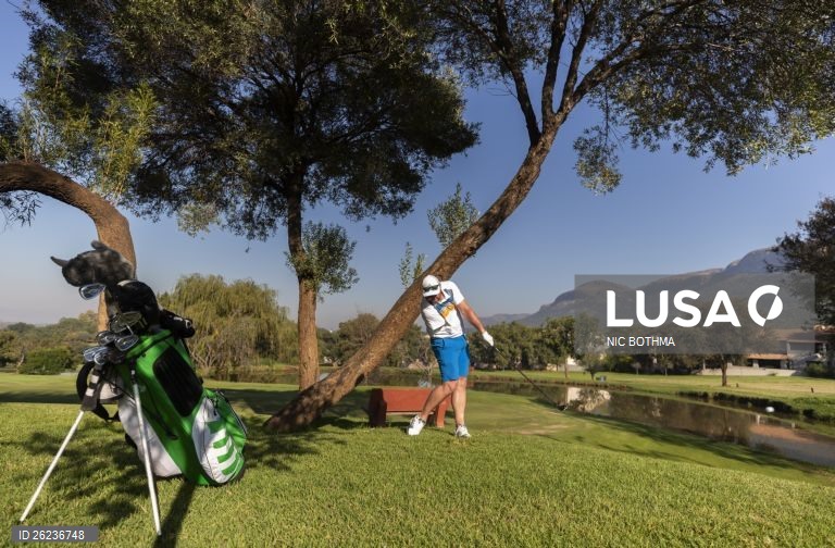 Open de golfe para atletas com deficiência em Hartbeespoort, África do Sul.
