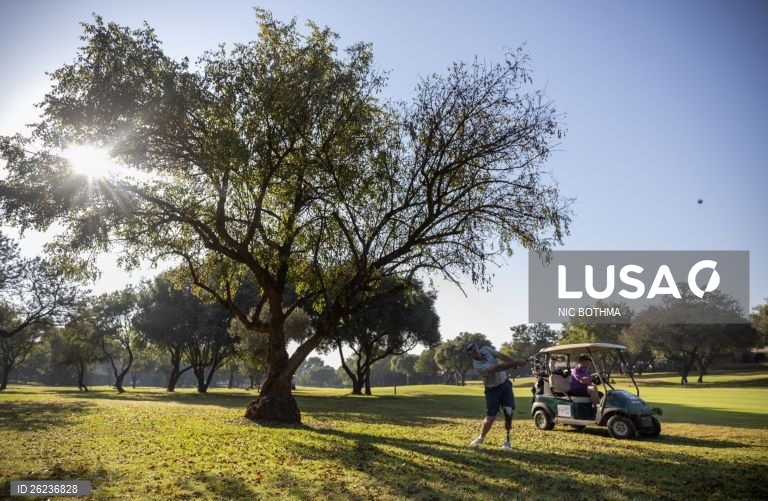 Open de golfe para atletas com deficiência em Hartbeespoort, África do Sul.