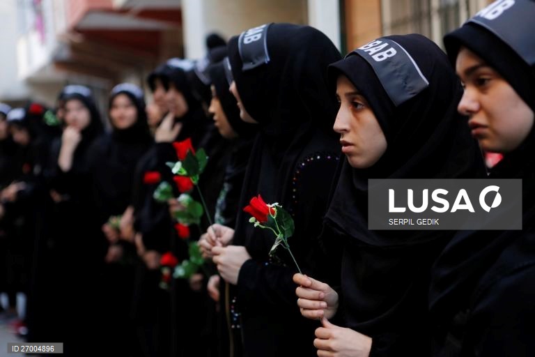 Muçulmanos xiitas celebram o dia do Ashura