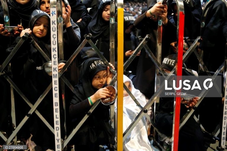 Muçulmanos xiitas celebram o dia do Ashura