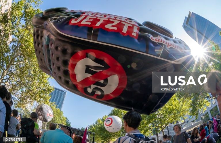 Alemanha: Protesto contra o uso de combustíveis fosseis em Frankfurt