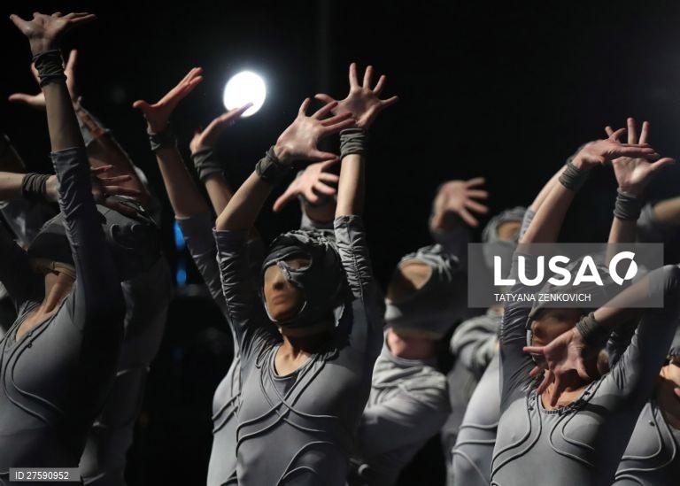 Balé de Orr e Ora em Minsk no Dia Mundial da Sida em Minsk.