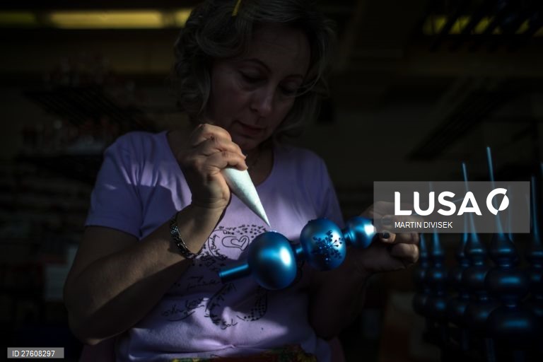 República Checa: Fábrica de decorações de Natal em vidro