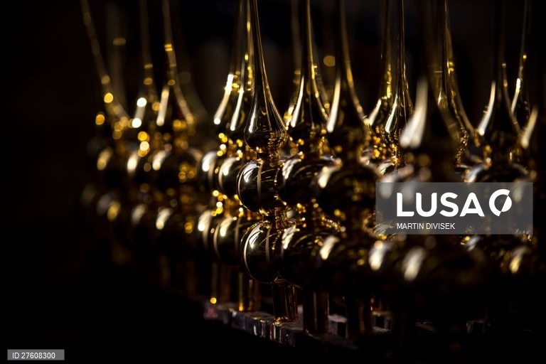 República Checa: Fábrica de decorações de Natal em vidro