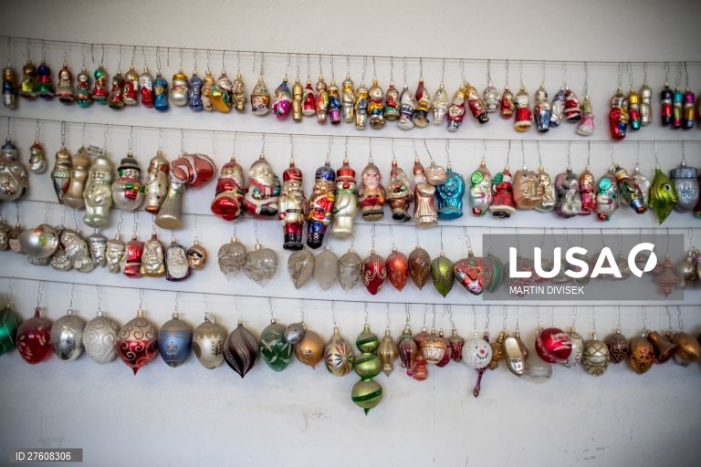 República Checa: Fábrica de decorações de Natal em vidro