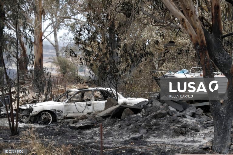 Rescaldo de um incêndio na Austrália.