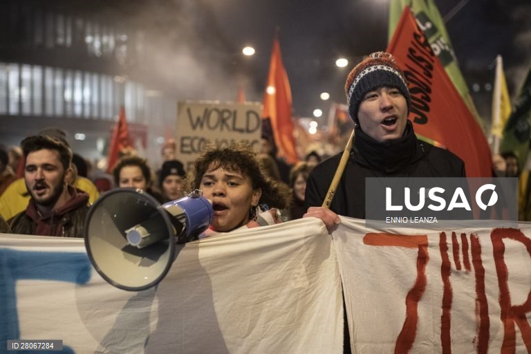 Suiça: Protesto conta o Forum Económico de Davos em Zurique