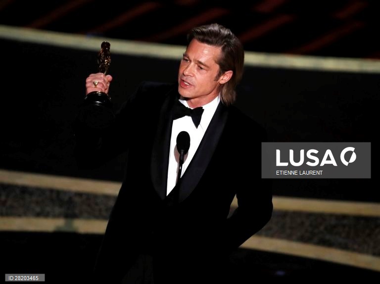 O ator Brad Pitt durante o seu discurso após vencer o Óscar de Melhor Ator Secundário, pelo seu papel no filme "Once Upon a Time in Holywood".