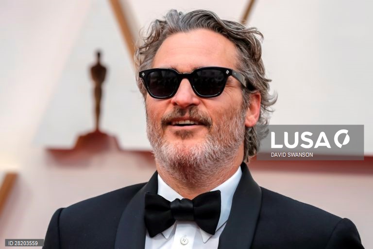 O ator Joaquin Phoenix, nomeado pelo seu papel em "Joker", à chegada para a cerimónia dos Óscares. 