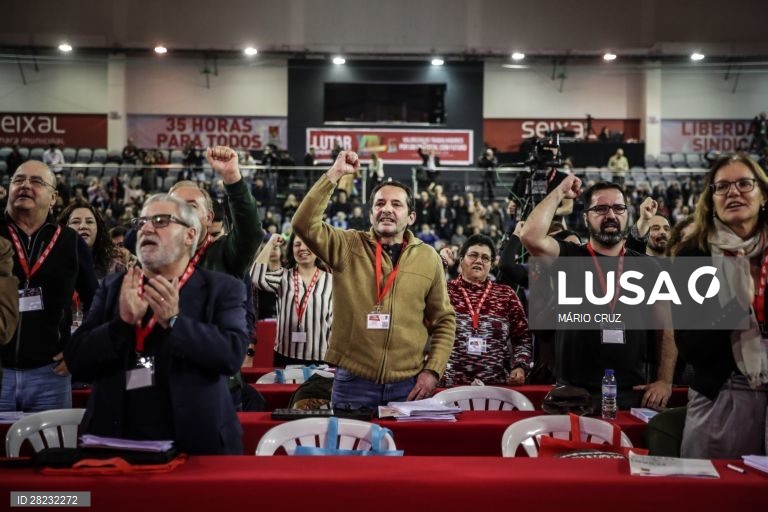 Sindicalistas durante o primeiro dia do XIV Congresso da CGTP-IN, Pavilhão Municipal da Torre da Marinha, Seixal, 14 de fevereiro de 2020. Deste congresso deverá resultar a substituição de mais de 50 dirigentes sindicais (incluindo o atual secretário-geral, Arménio Carlos) que integram o Conselho Nacional. MÁRIO CRUZ/LUSA