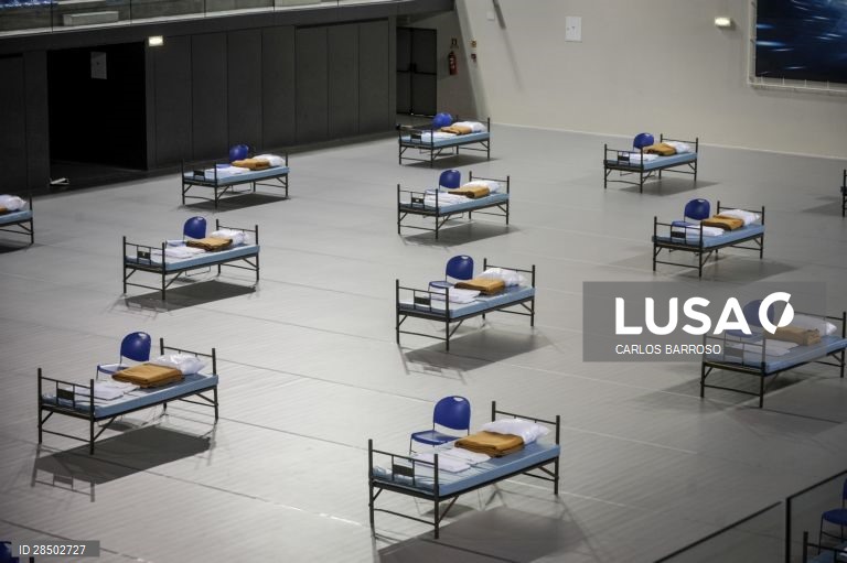 Hospitais de campanha no Pavilhão da Mata de no centro de alto rendimento do badminton, nas Caldas da Rainha.