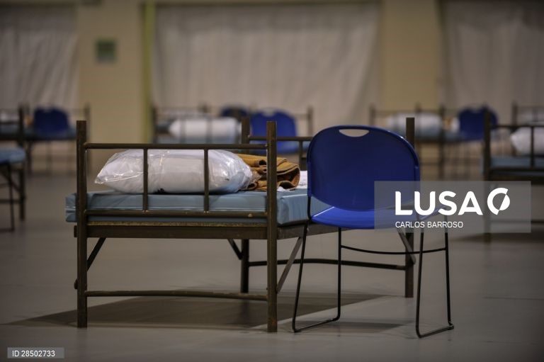 Hospitais de campanha no Pavilhão da Mata de no centro de alto rendimento do badminton, nas Caldas da Rainha.