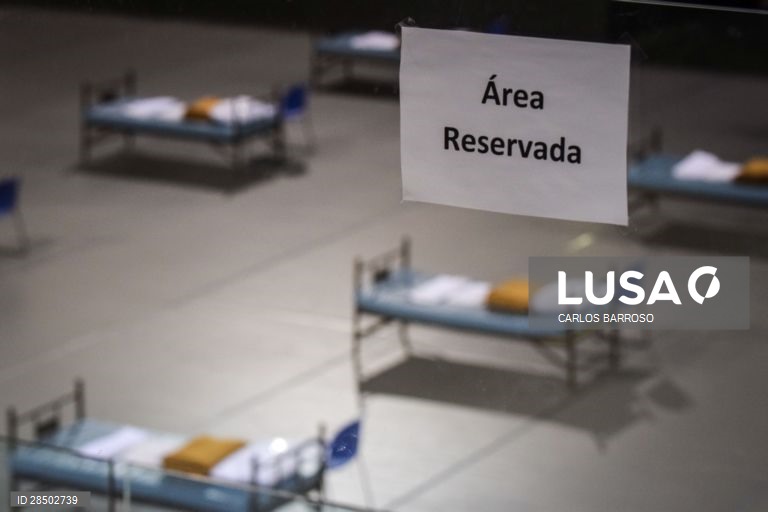 Hospitais de campanha no Pavilhão da Mata de no centro de alto rendimento do badminton, nas Caldas da Rainha.
