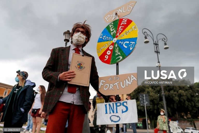 Itália: Artistas manifestam-se em várias cidades 