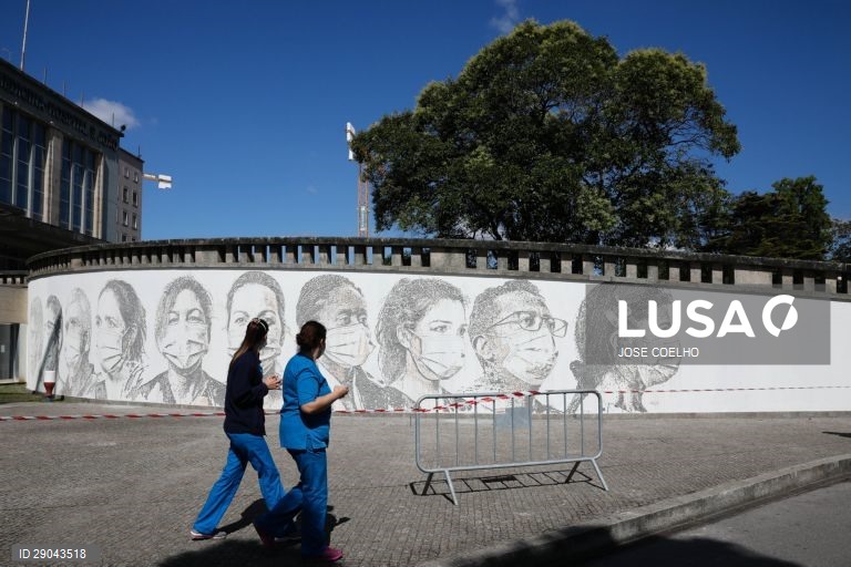 Mural de Vhils de agradecimento aos profissionais do Centro Hospitalar Universitário de São João (CHUSJ)