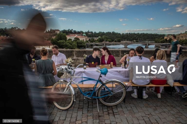 República Checa: Jantar convívio na Ponte Carlos em Praga