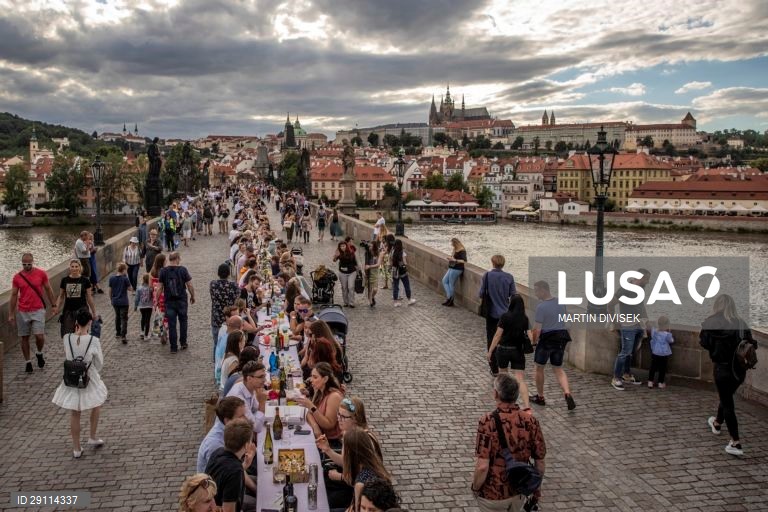 República Checa: Jantar convívio na Ponte Carlos em Praga