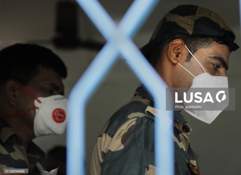 Testes à covid-19 em Calcutá, Índia