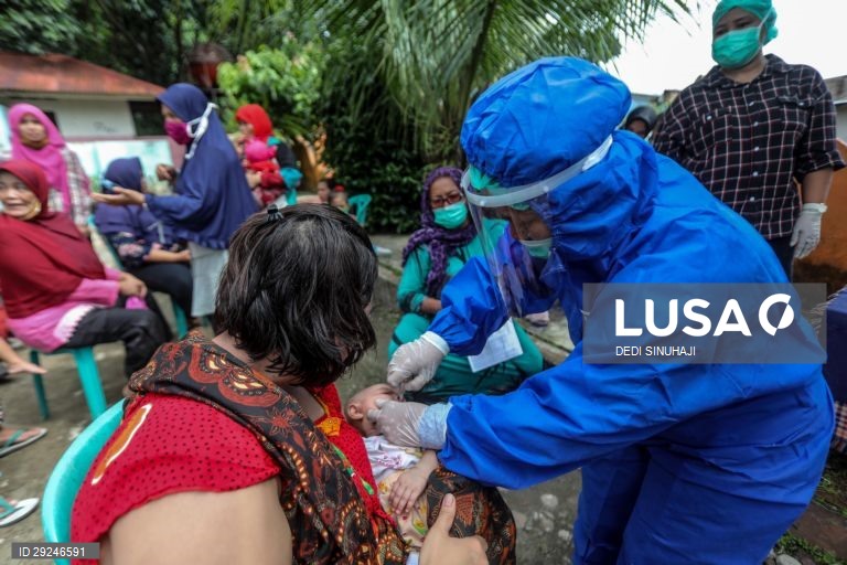 Covid-19: Crianças indonésias
