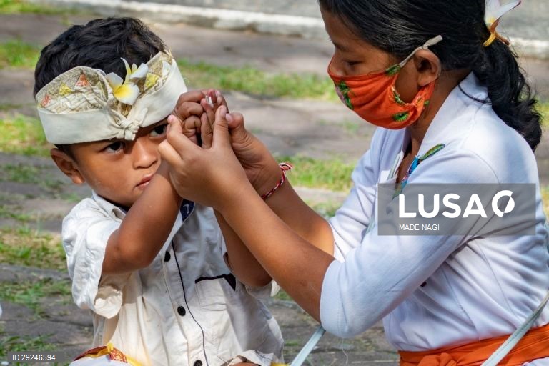 Covid-19: Crianças indonésias