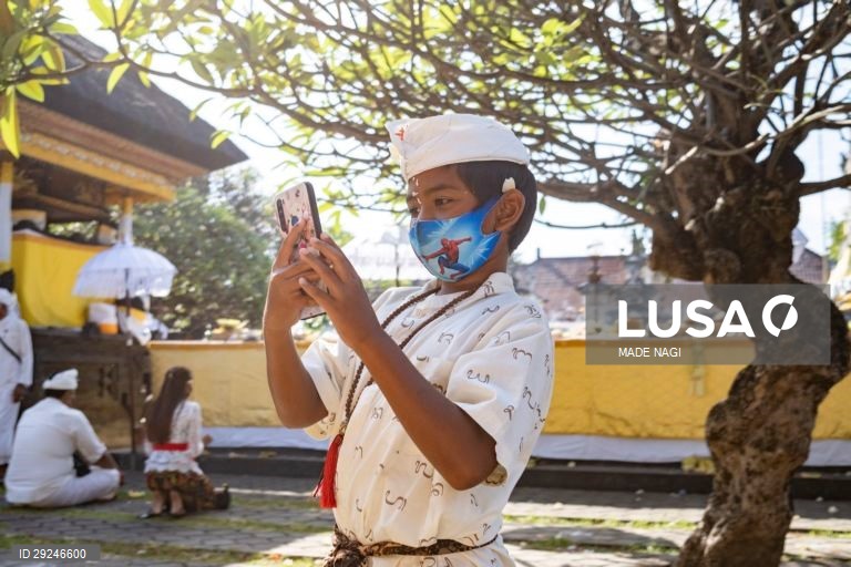 Covid-19: Crianças indonésias