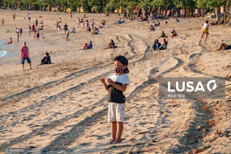 Covid-19: Crianças indonésias