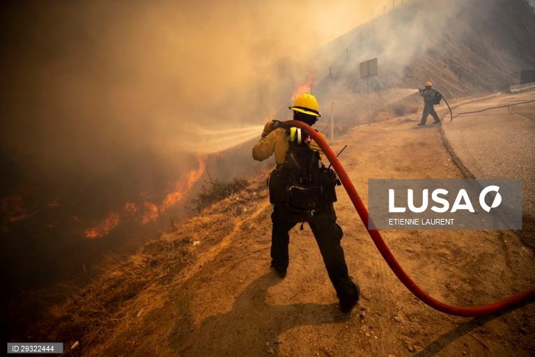 Incêndio em Santa Clarita, Califórnia