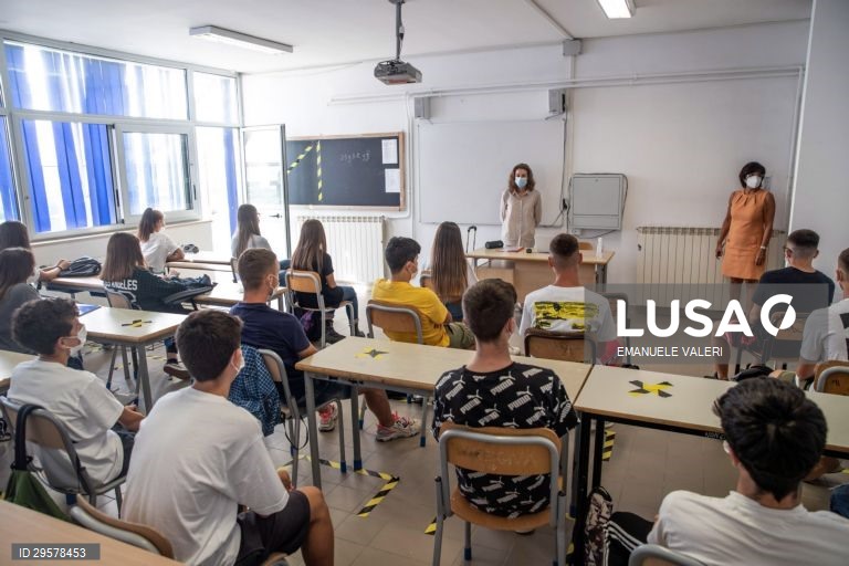 Reabertura de escolas em Itália