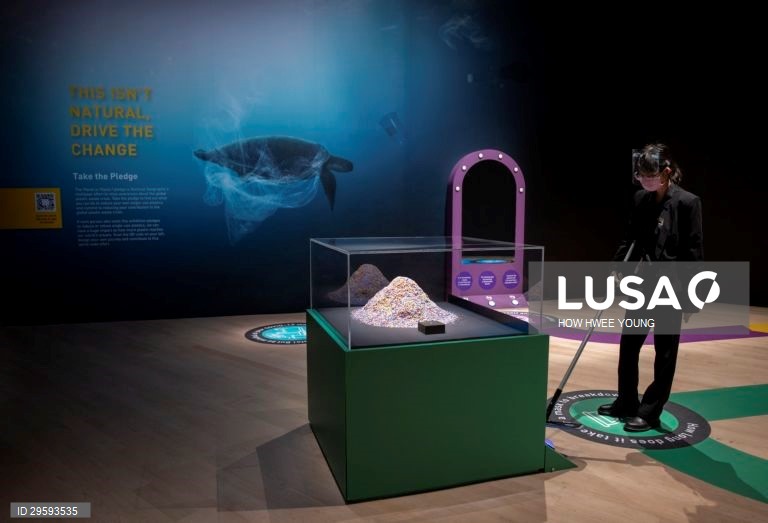 Exposição no Museu ArtScience em Singapura "Planeta ou Plástico?" 