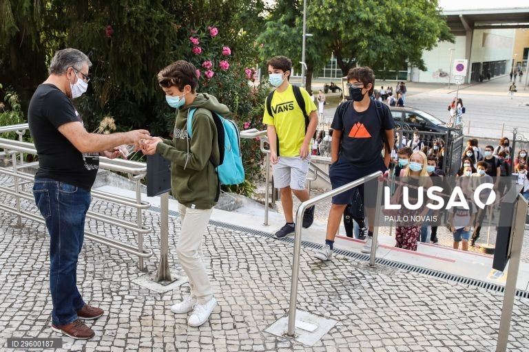 Covid-19: Primeiro dia de aulas em Lisboa
